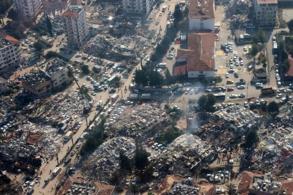 Depremin devasa bir kentkırımına dönüşmesinin sorumluları